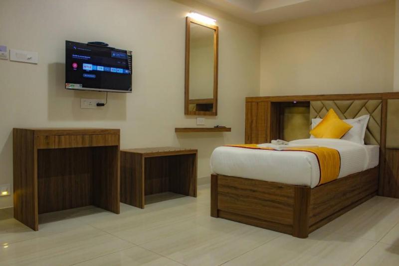Rr Mount Elite Suites Chennai Bagian luar foto