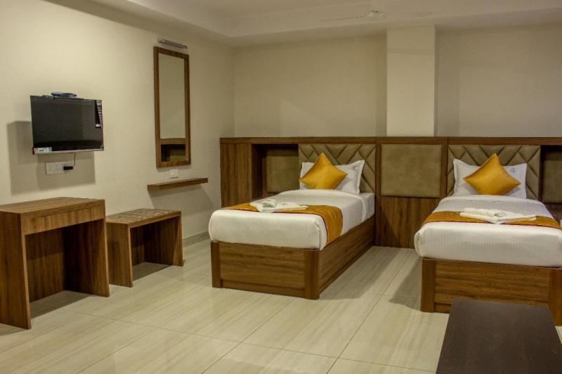 Rr Mount Elite Suites Chennai Bagian luar foto