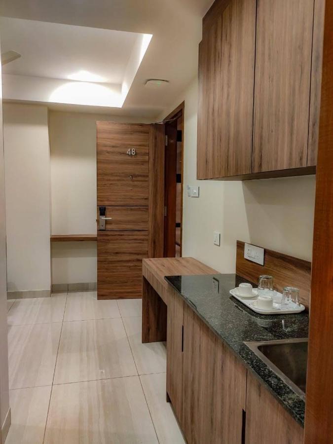 Rr Mount Elite Suites Chennai Bagian luar foto