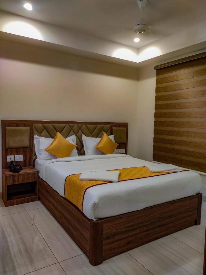 Rr Mount Elite Suites Chennai Bagian luar foto
