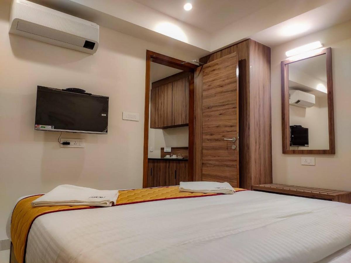 Rr Mount Elite Suites Chennai Bagian luar foto