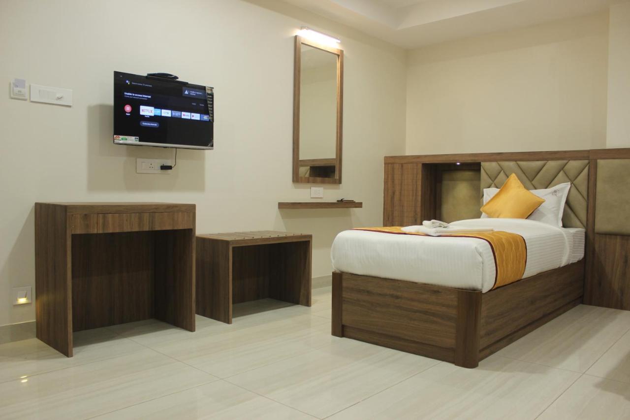 Rr Mount Elite Suites Chennai Bagian luar foto
