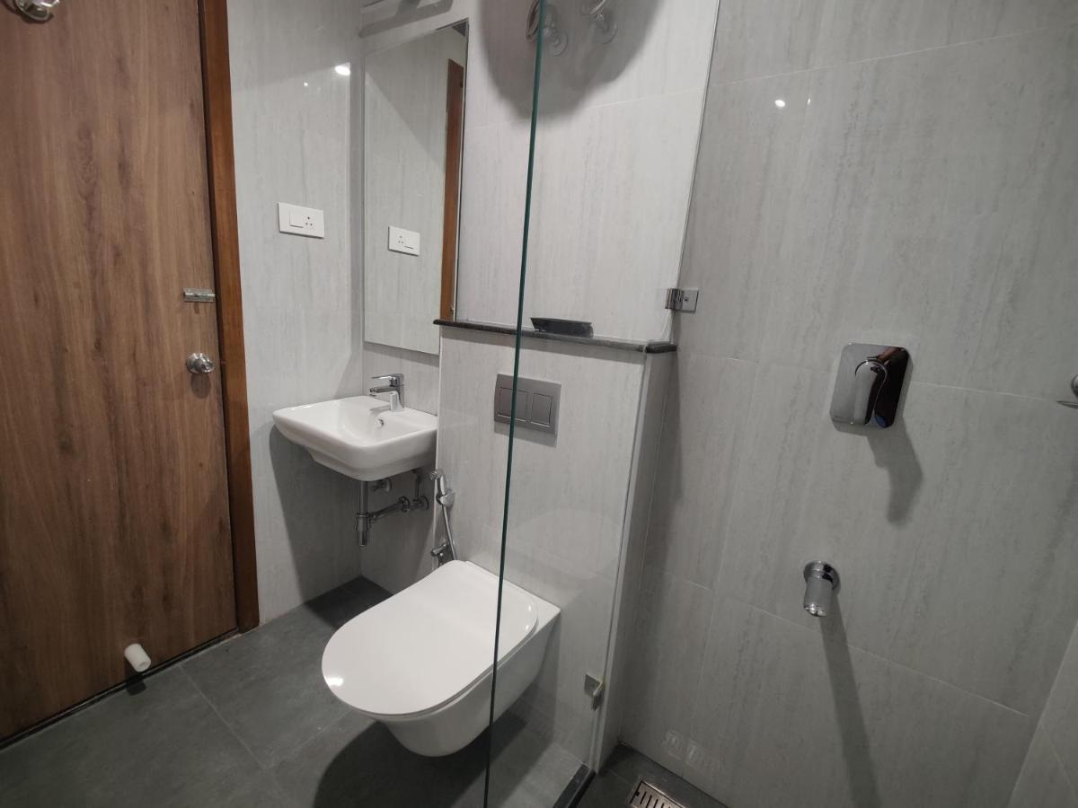 Rr Mount Elite Suites Chennai Bagian luar foto